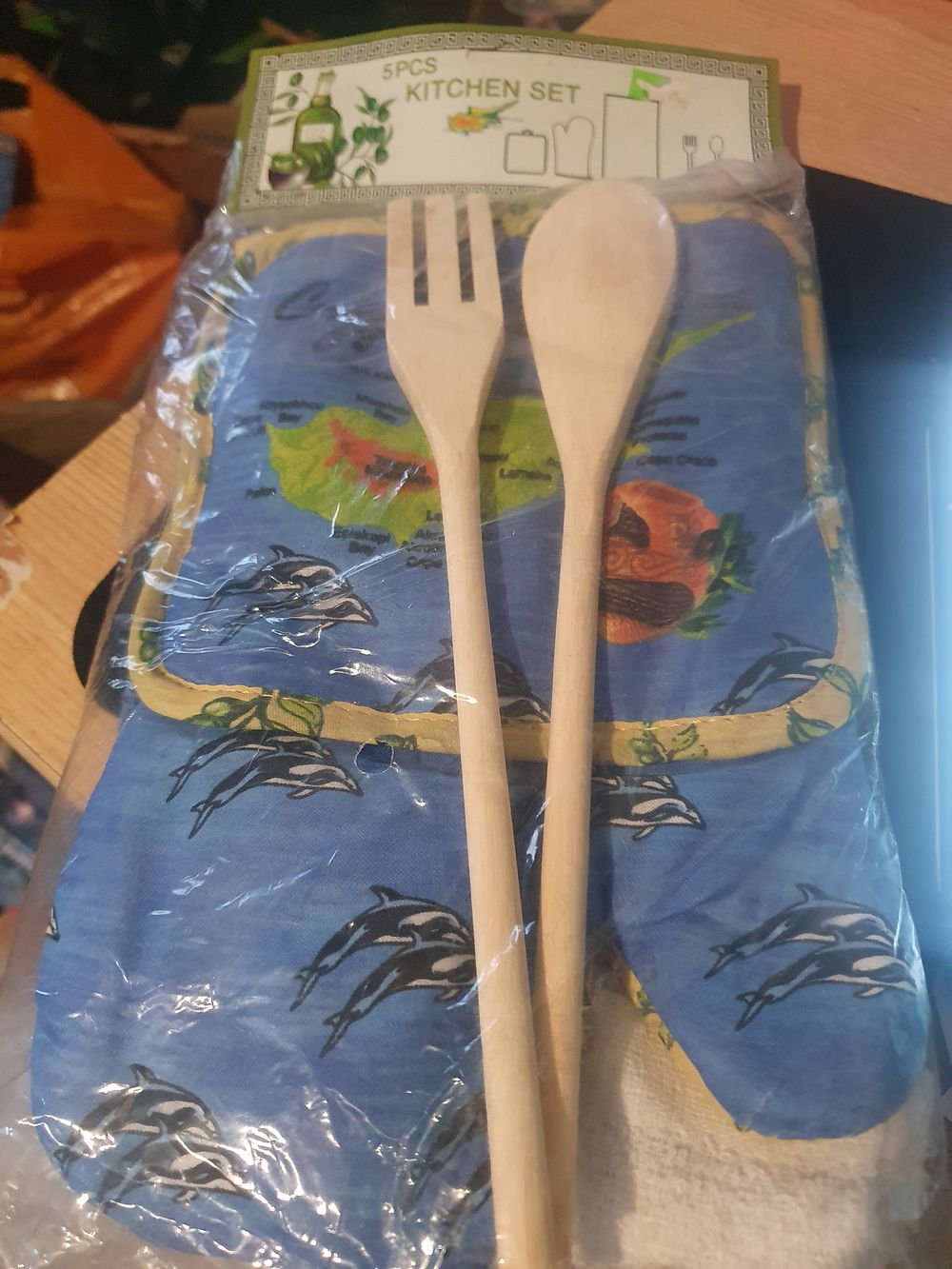 Lot 145: 5pce kitchen set