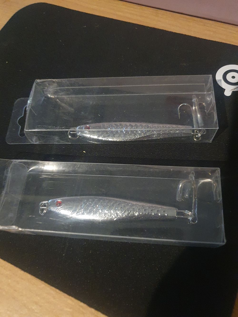 Lot 176: 2 new fishing lures