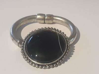 Large magnetic black stone bangle