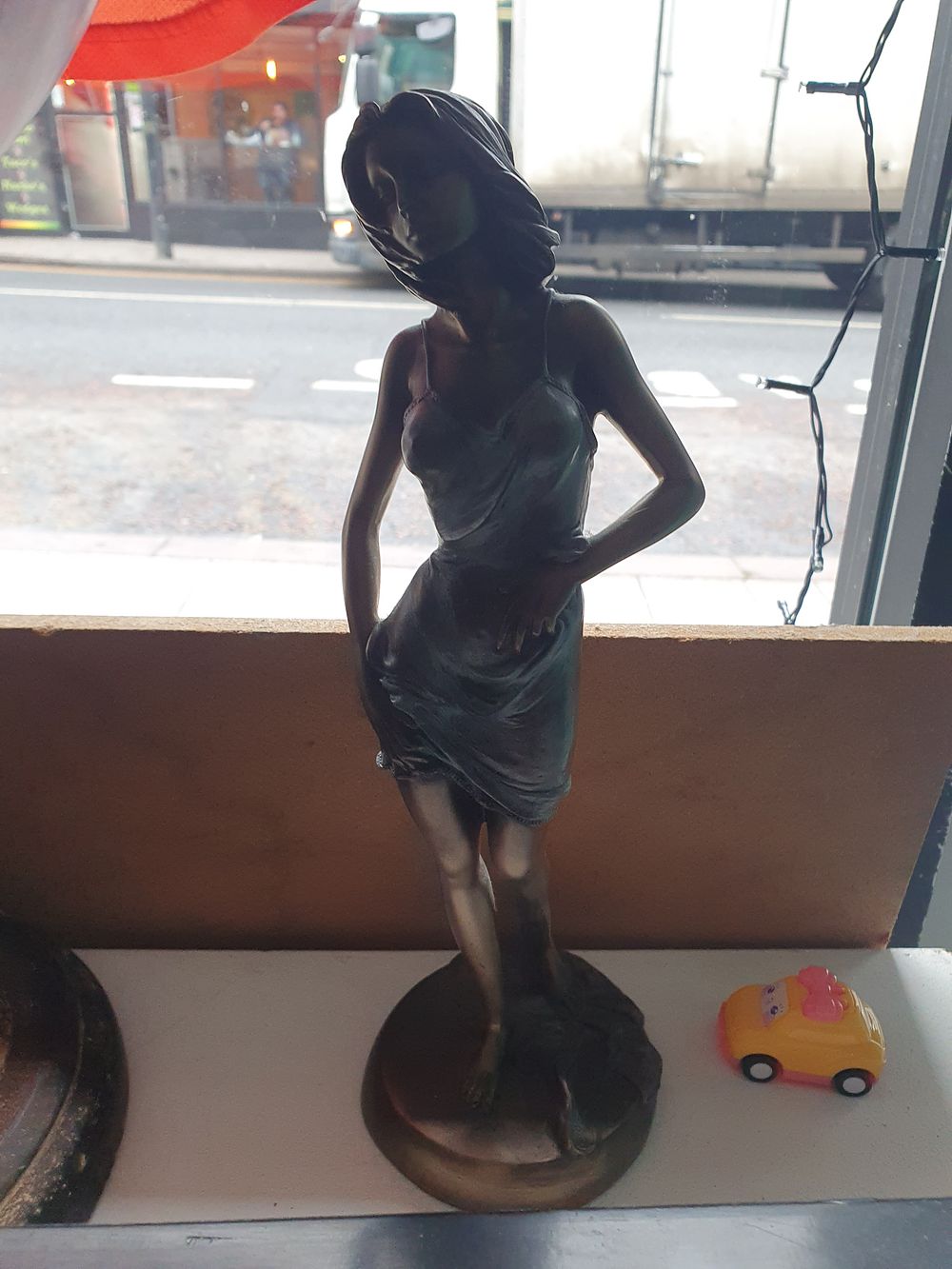Lot 285: Large bronze resin lady figure