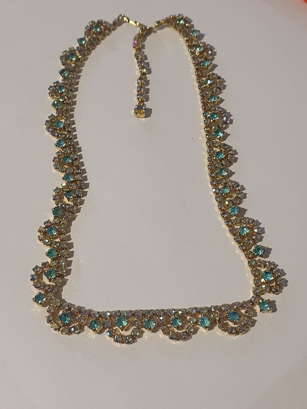 Lot 6b: Antique chain detailed