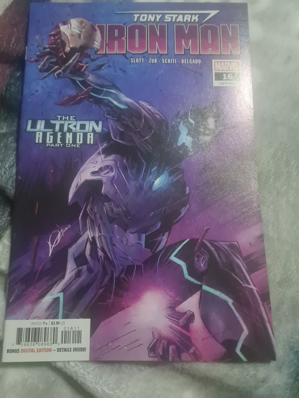 Lot 117: Iron man comic