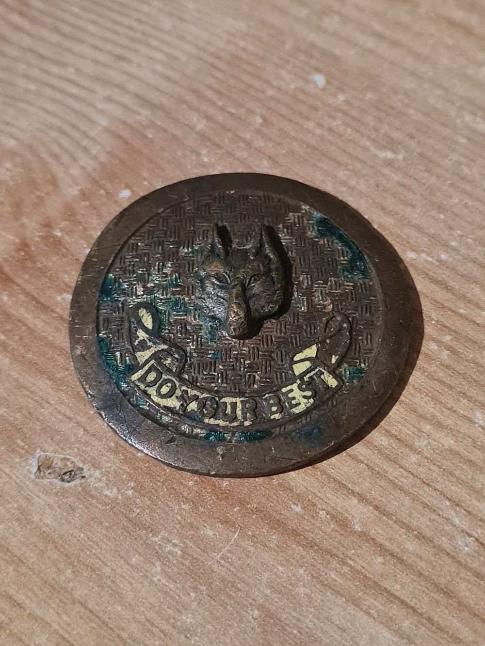 Lot 148: Vintage box scots badge