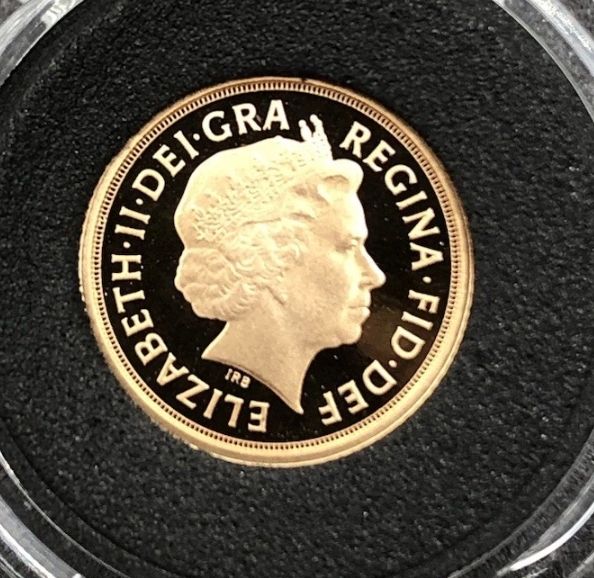 Lot 158: 22ct gold sovereign quarter
