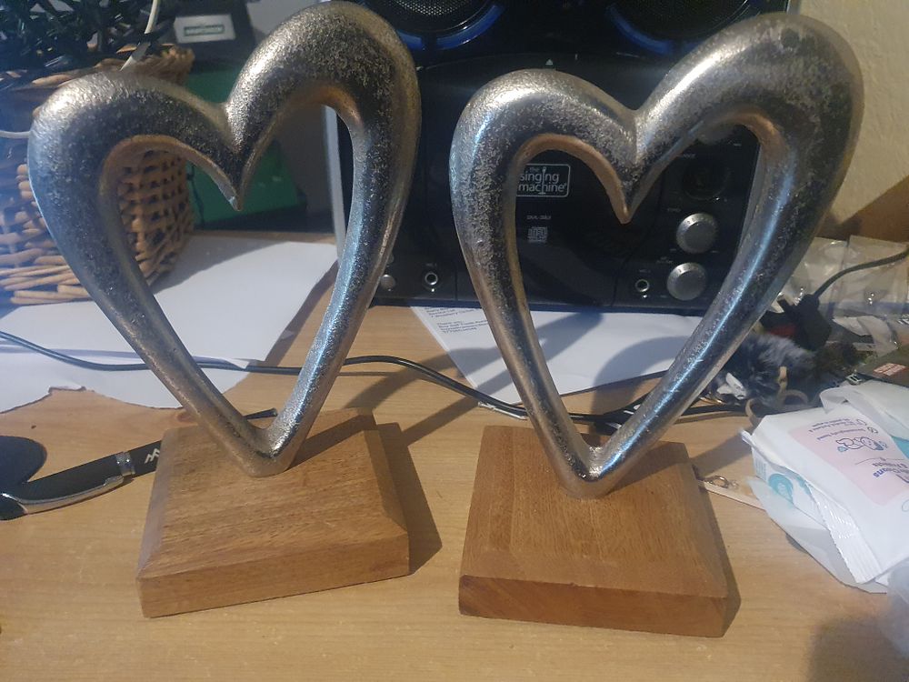 Lot 172: 2 heart figures