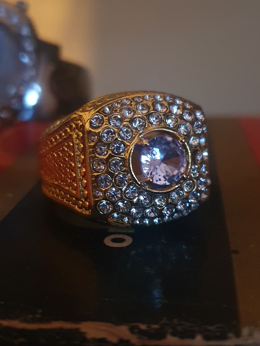 Lot 184: Large gents ring
