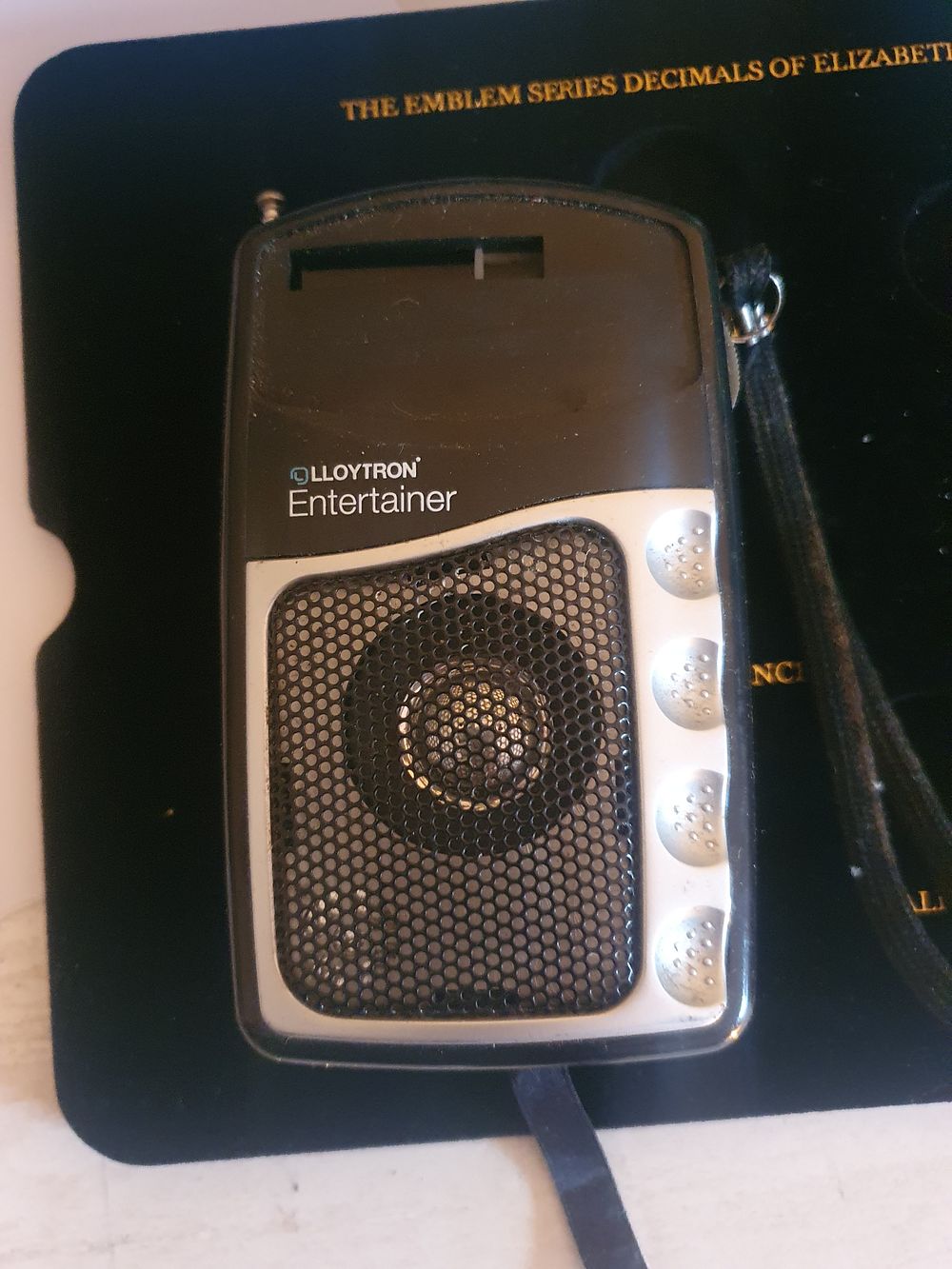 Lot 191: Vintage radio