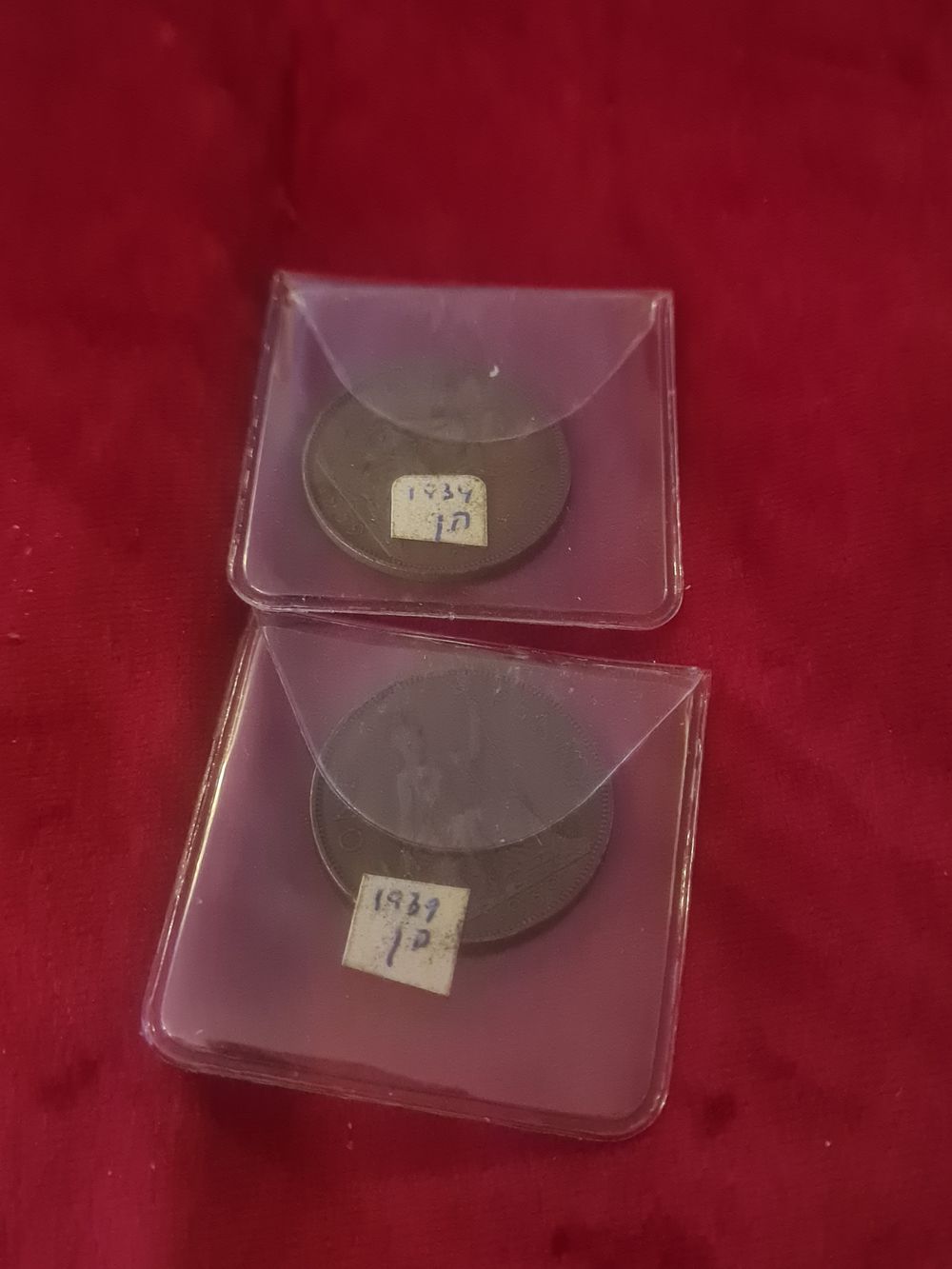 Lot 208: Vintage coins