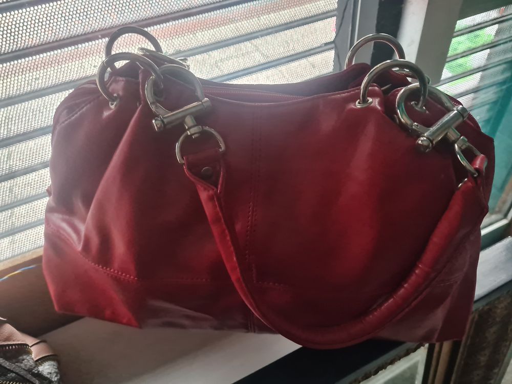 Lot 312: As new ladies handbag