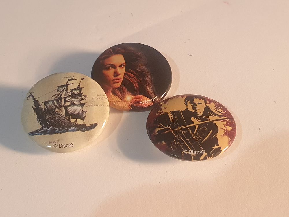 Lot 334: 3 disney badges