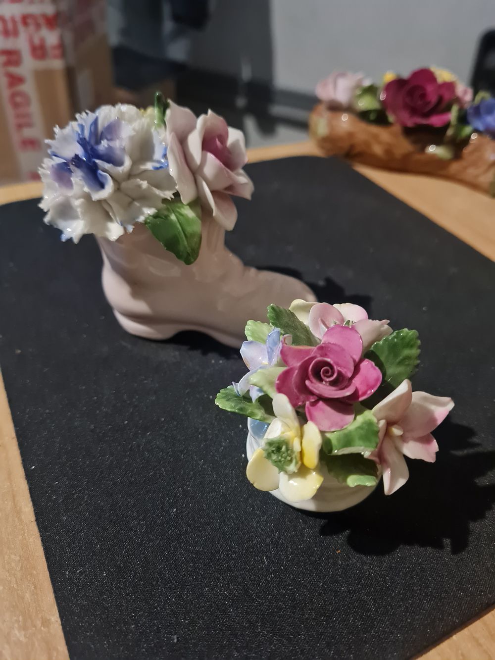 Lot 256: 2 flower cermanics