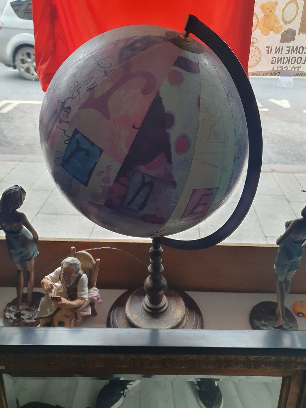 Lot 279: Globe of the world