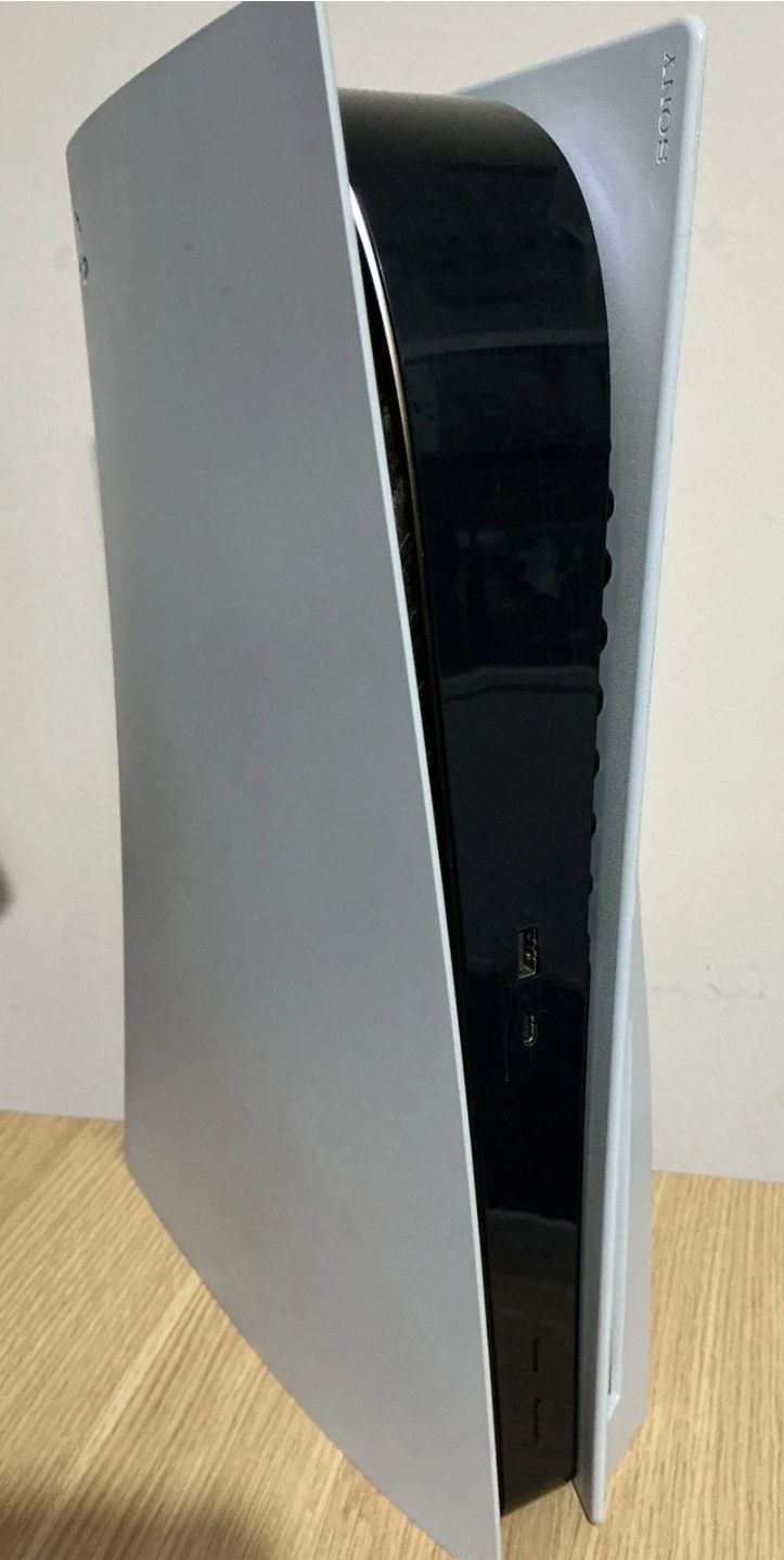 Lot 305: Playstation 5 console