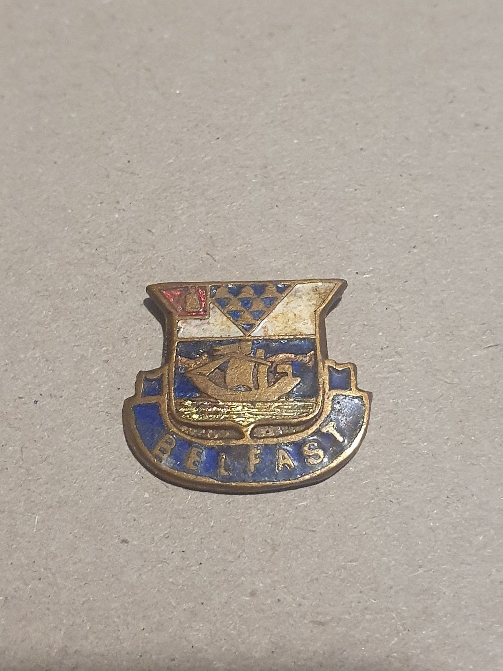 Lot 313: Belfast badge