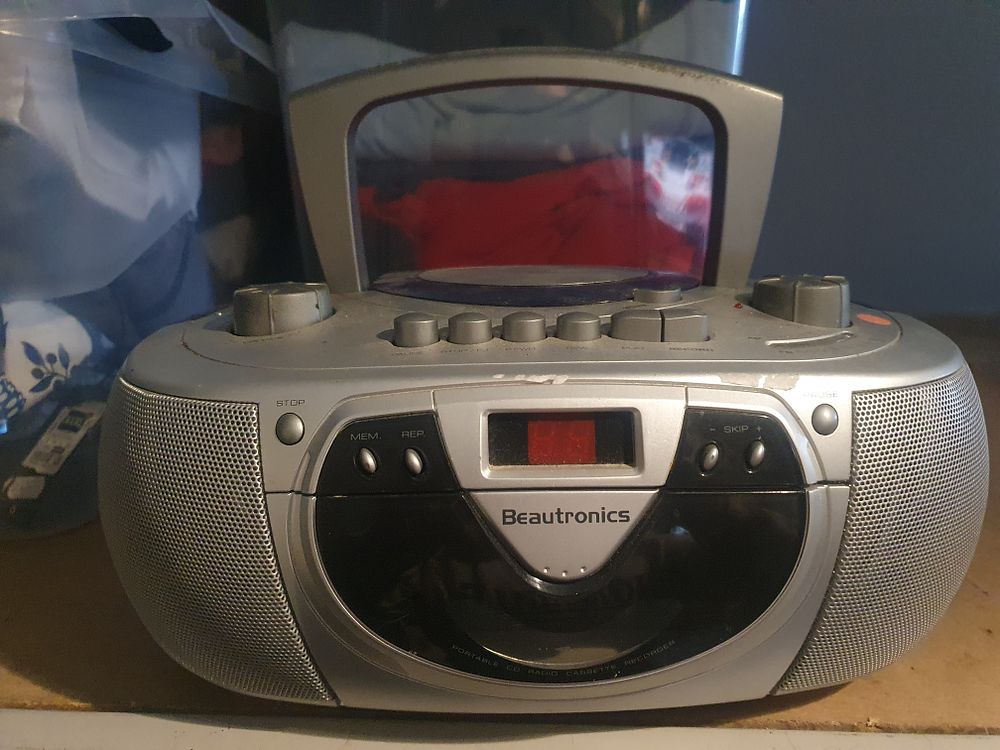Lot 337: Compact disc digital radio