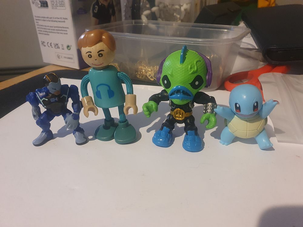 Lot 120: 4 small figures