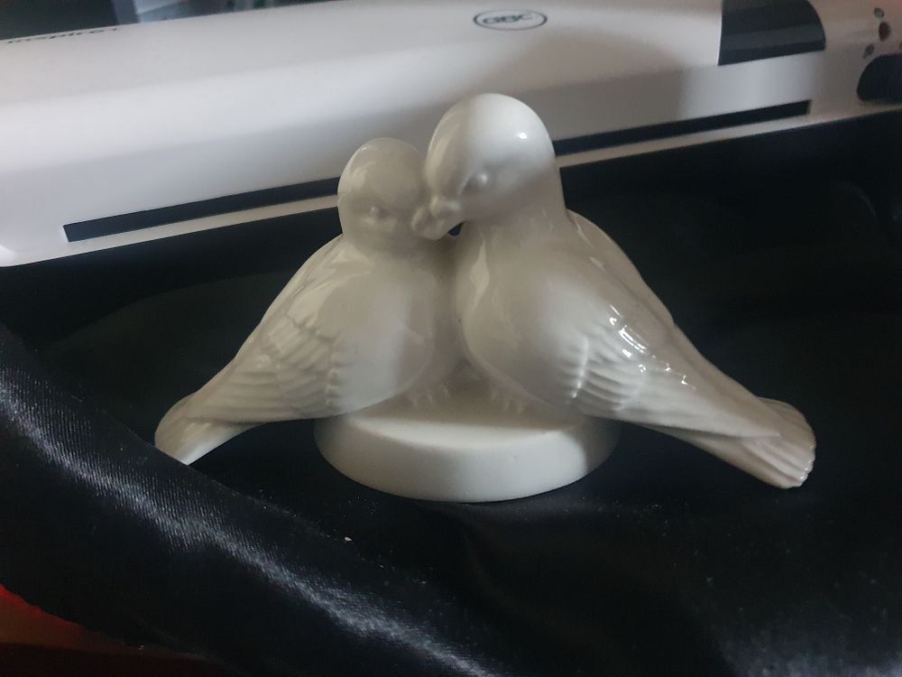 Lot 171: 2 small birds