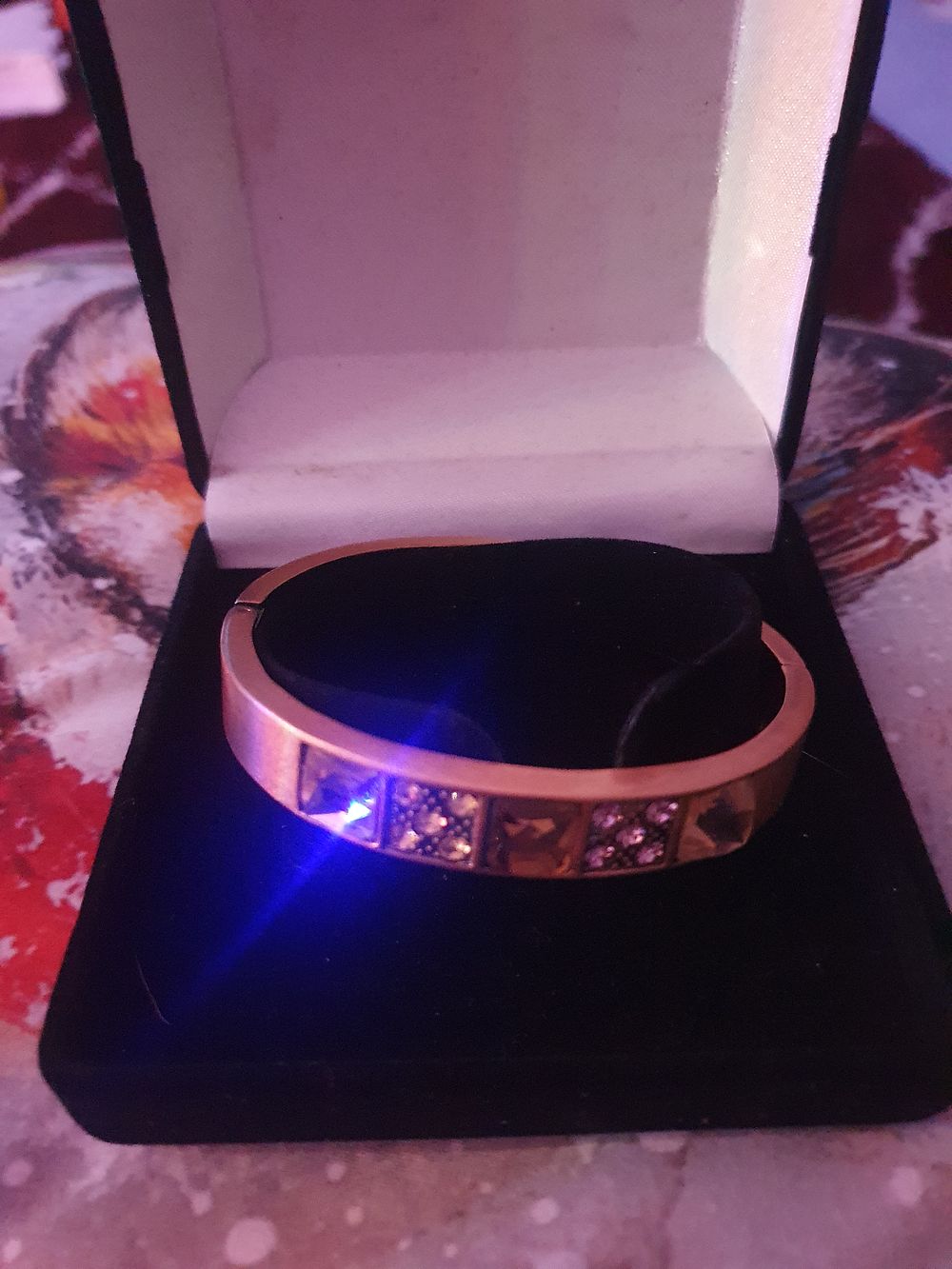 Lot 186: Boxed bangle