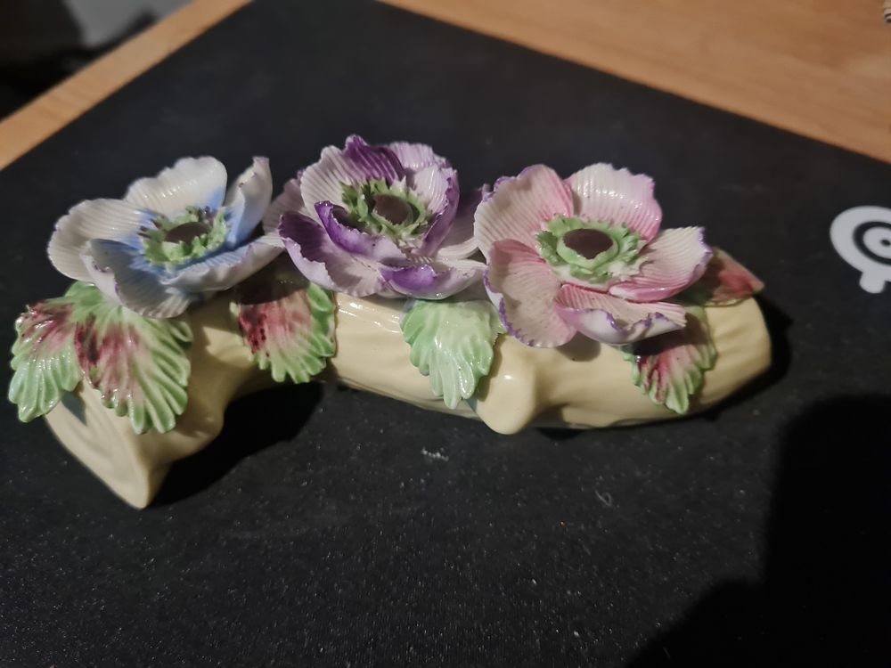 Lot 226: Large flower ceramic
