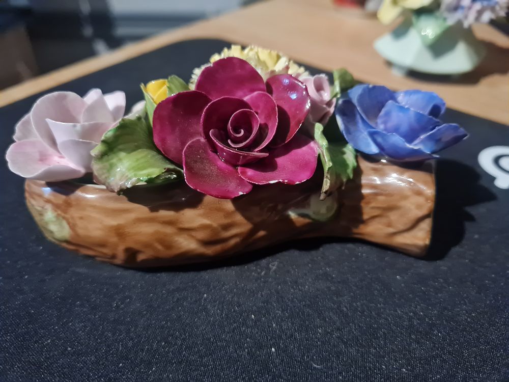Lot 229: Flower cermanic