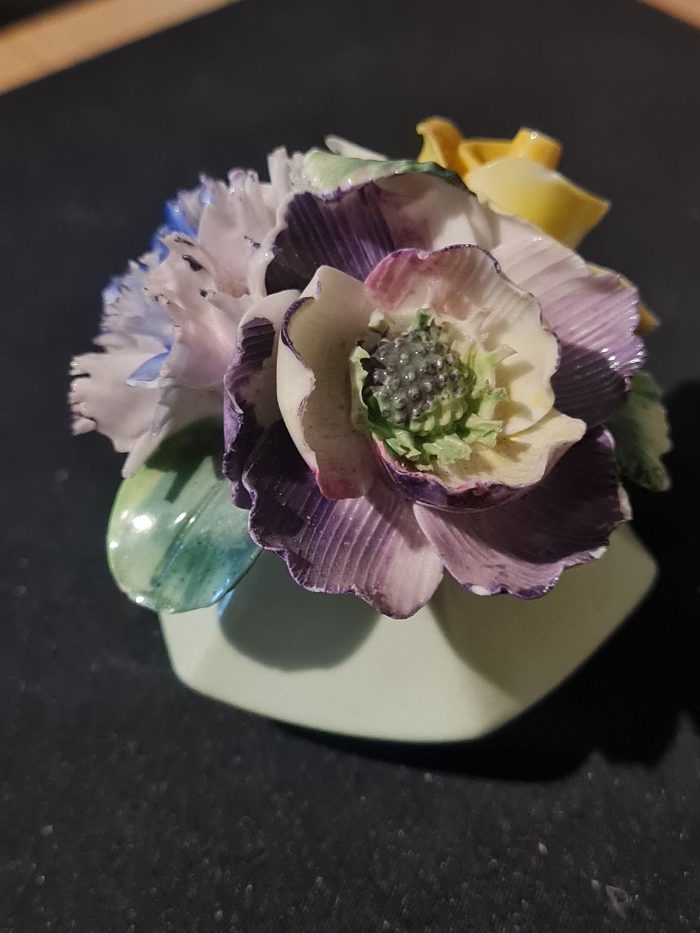 Lot 230: Radnor flower cermanic