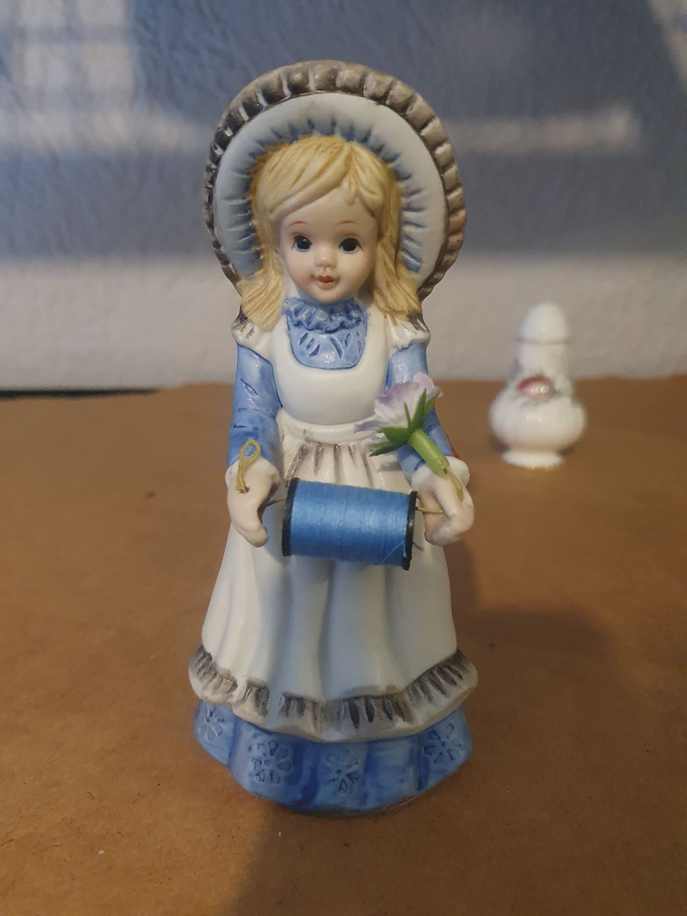Lot 274: Vintage figurine