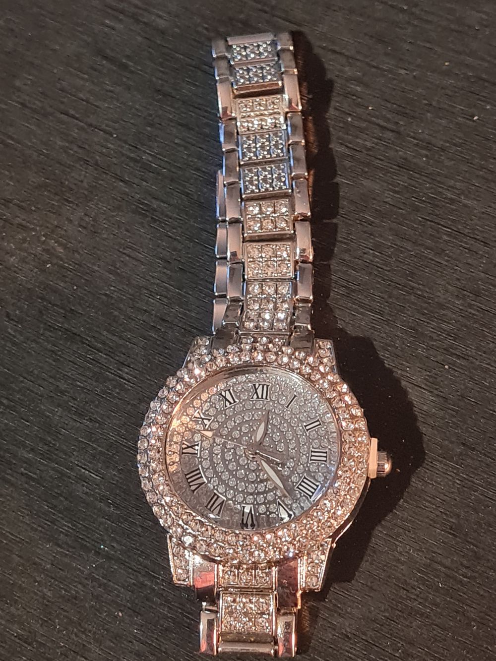 Lot 361: Ladies watch