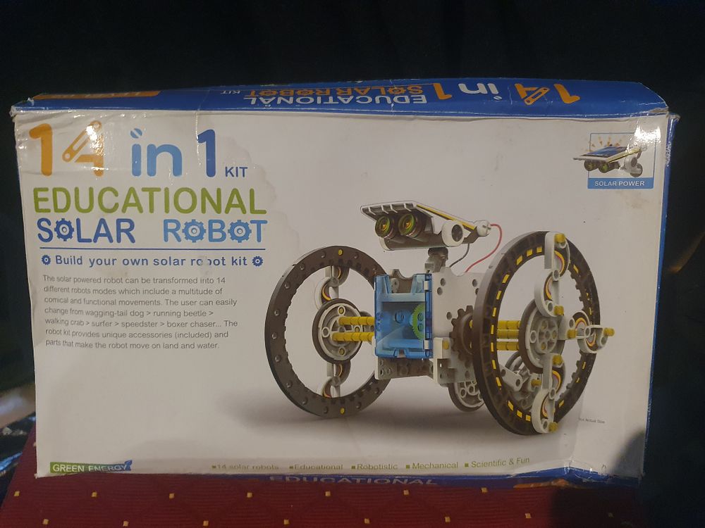 Lot 364: Solar robot
