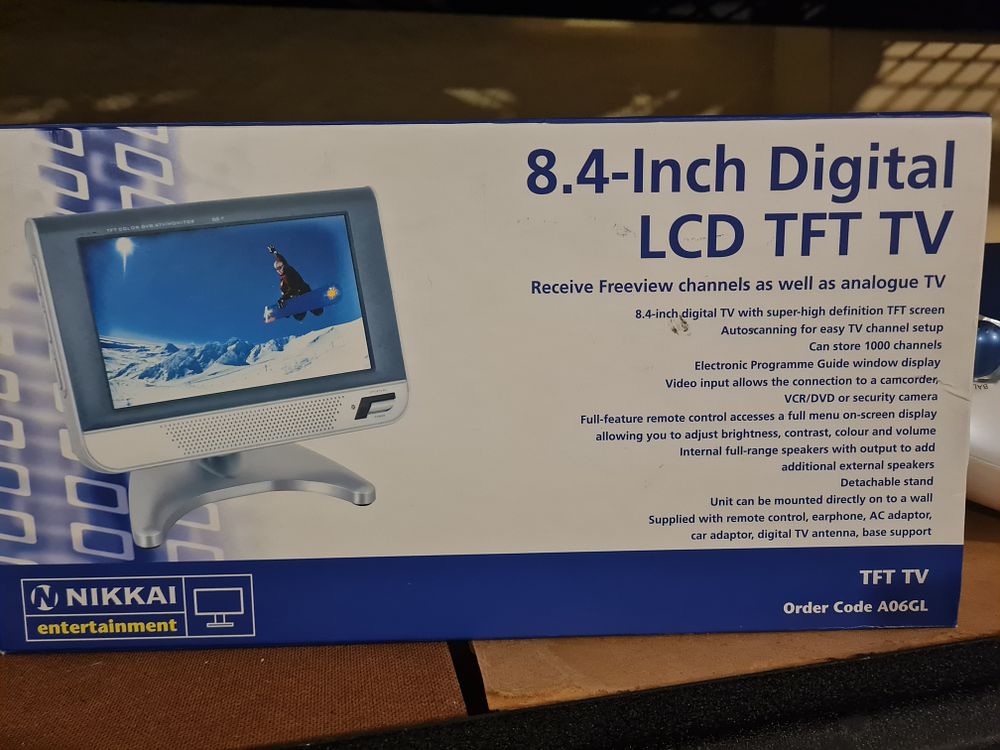 Lot 18z: Lcd digital tv boxed