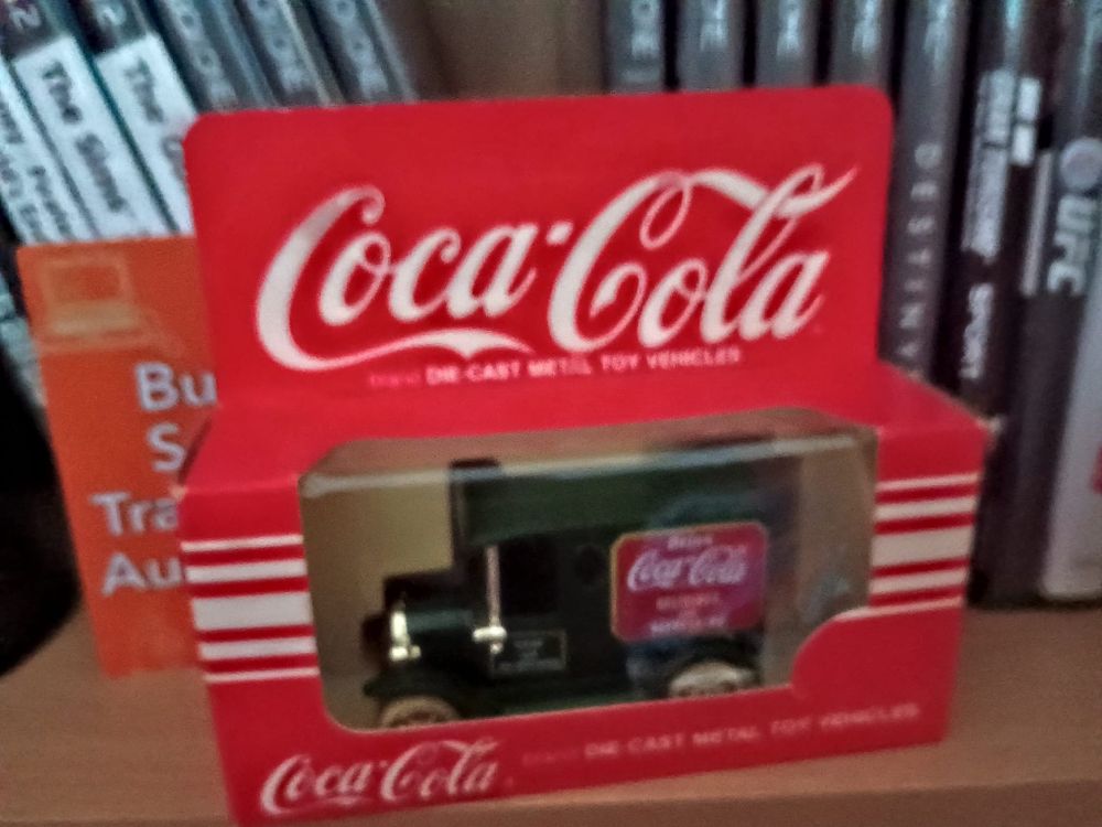 Lot 1e: Coca cola boxed model