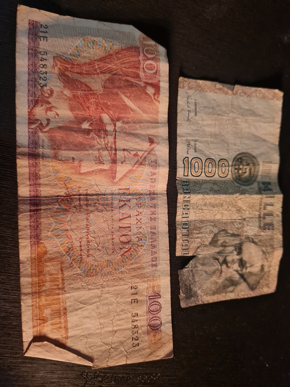 Lot 428: 2 bank notes