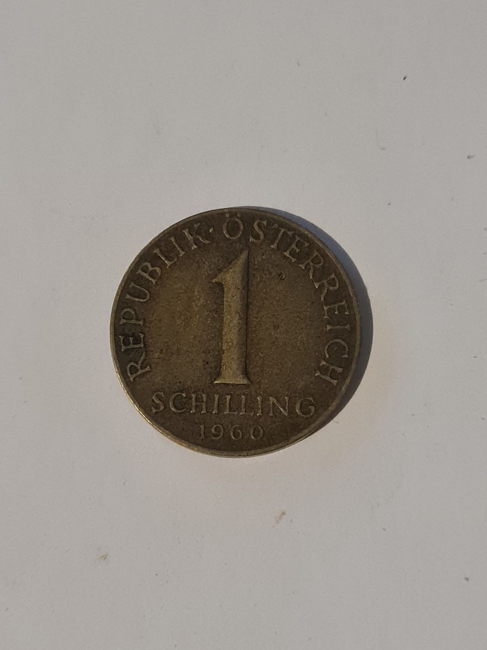 Lot 437: 1960 shilling