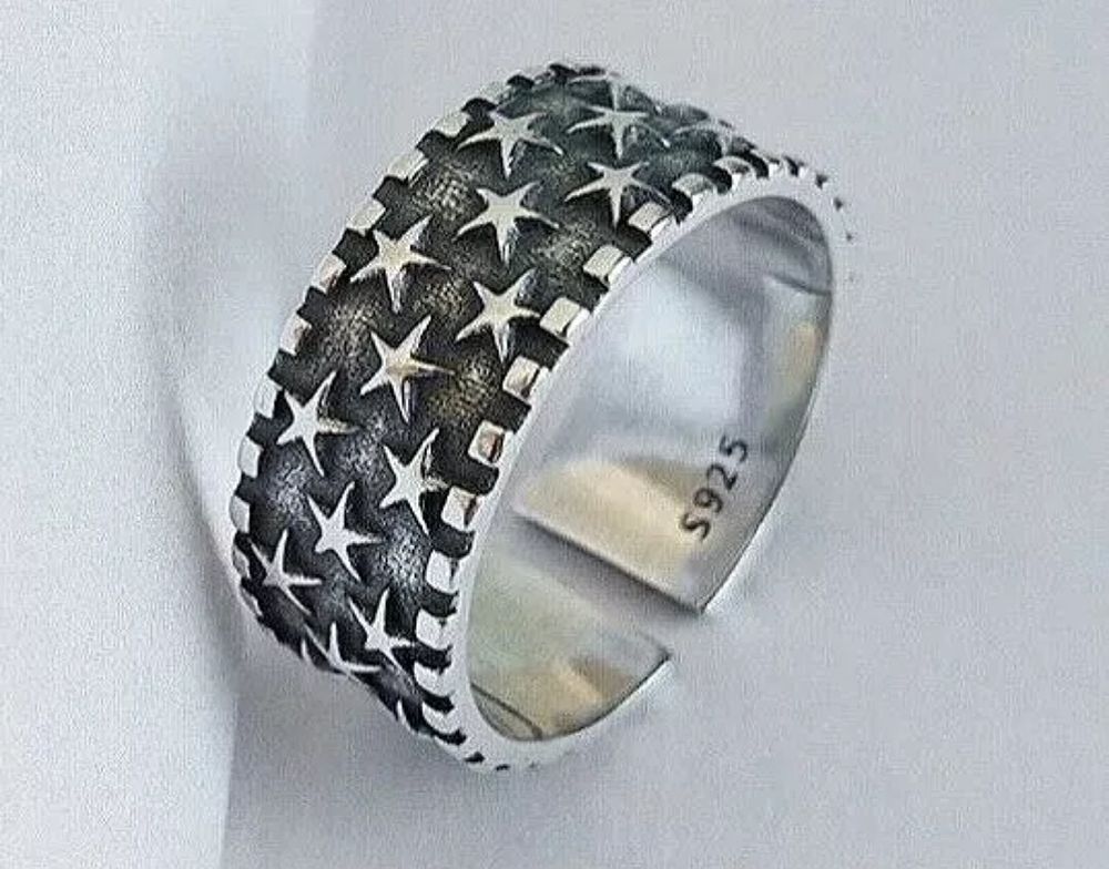 Lot 462: S925 ring