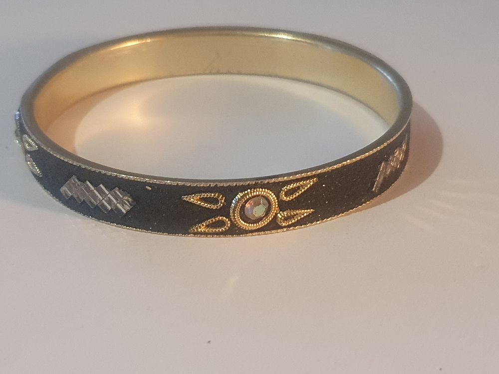 Lot 470: Bangle