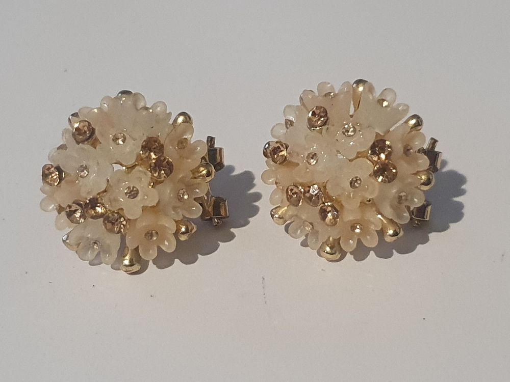 Lot 479: Ladies earings