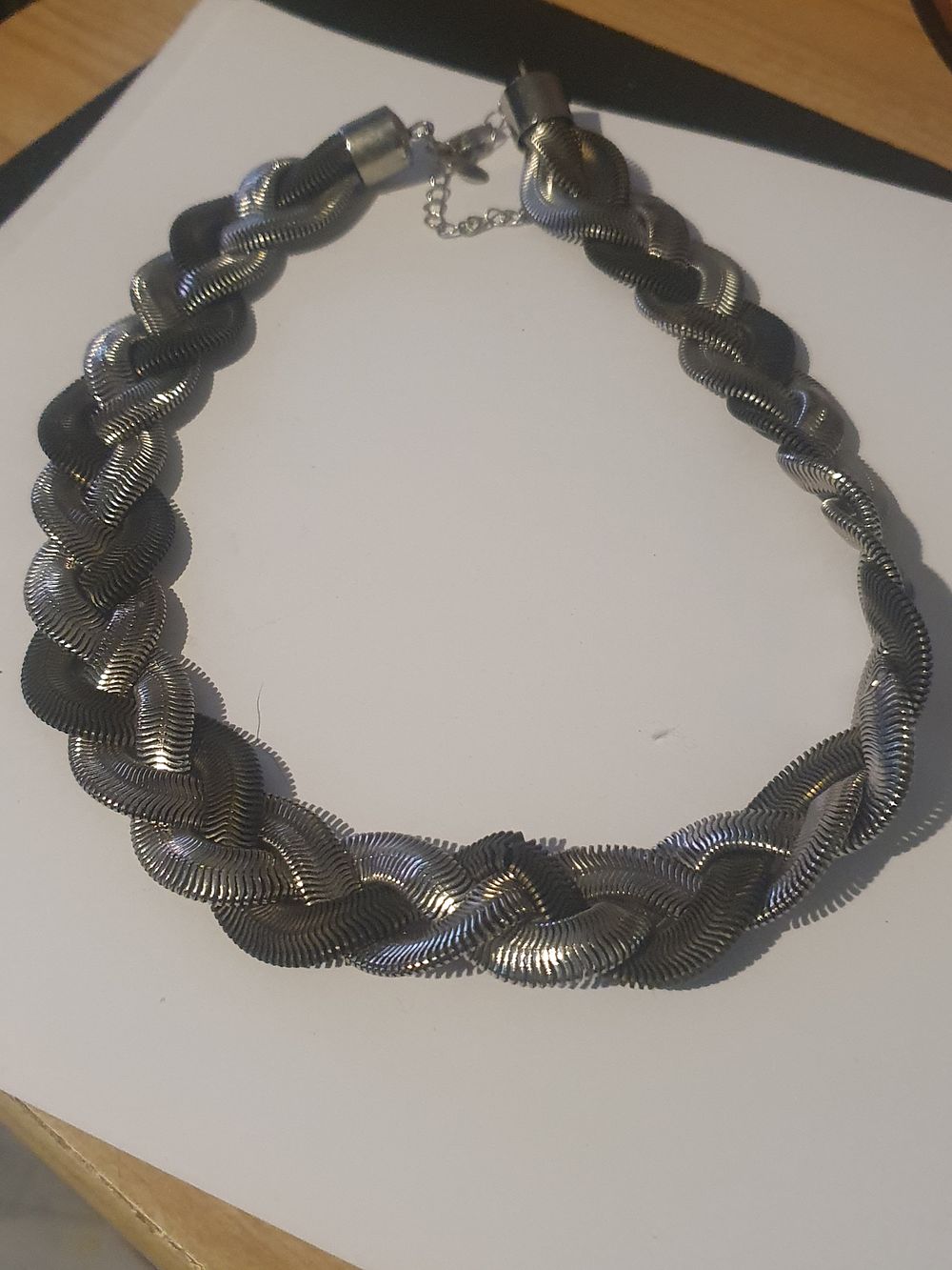 Lot 493: Double layered Chain