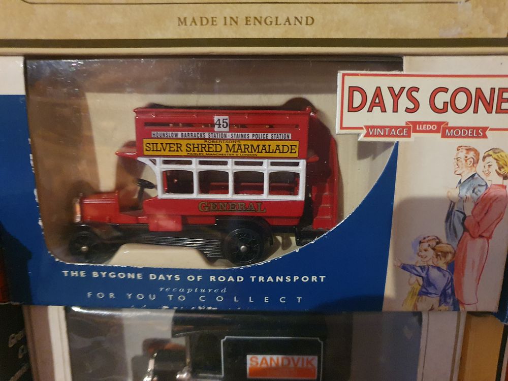 Lot 193s: Boxed bus