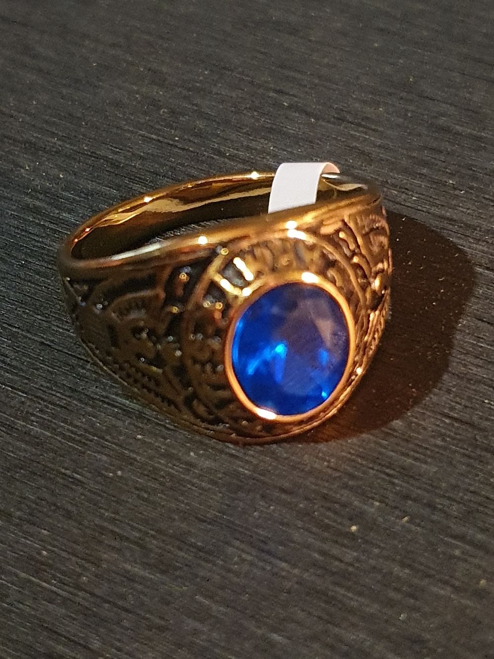Lot 185: Large gents ring