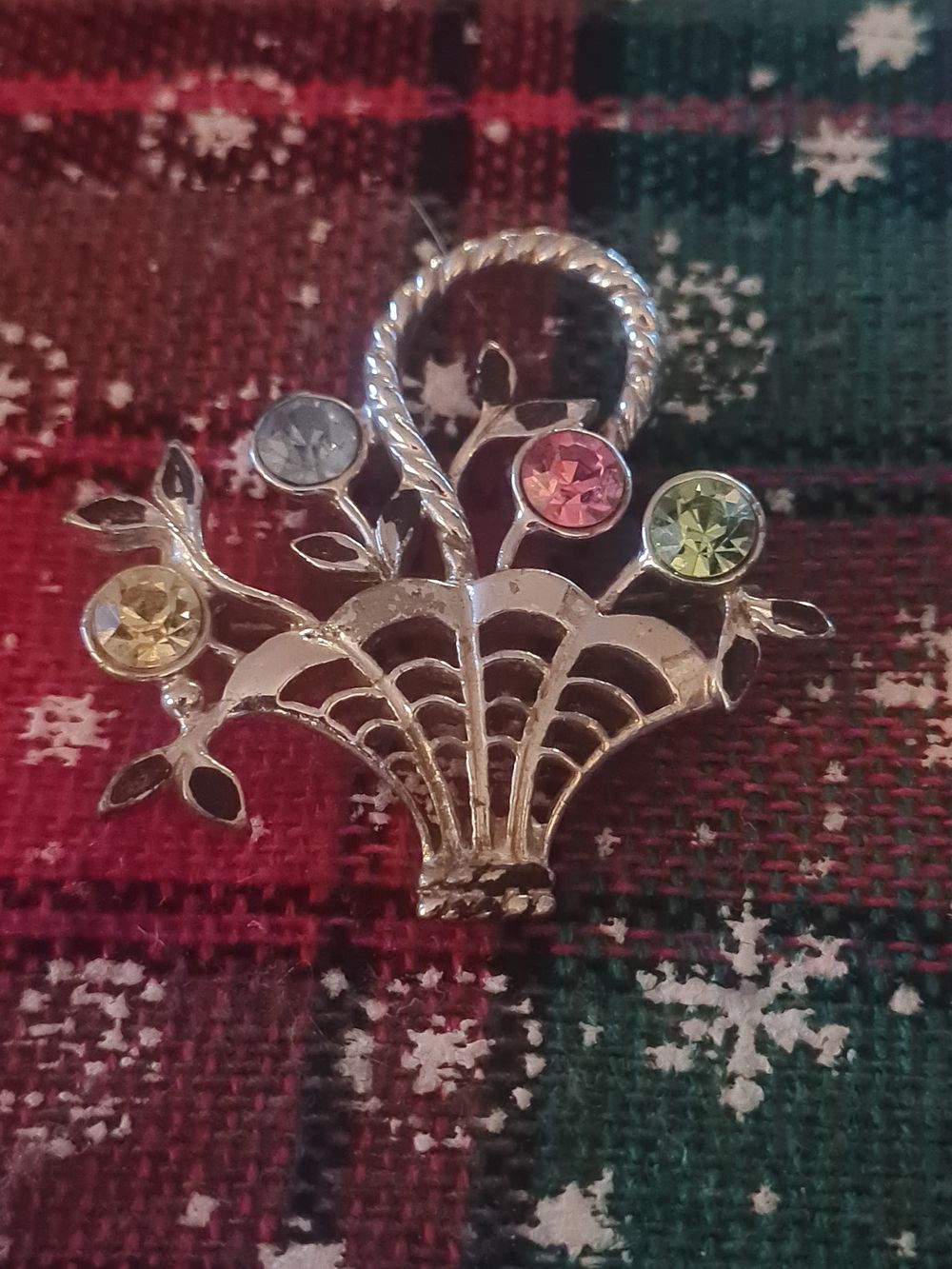 Lot 189: Basket broach