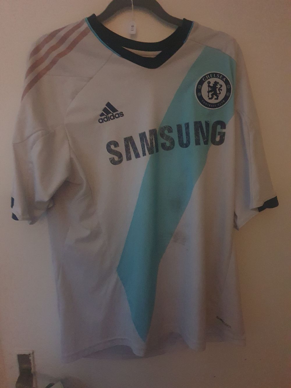 Lot 200: Chelsea jersey l