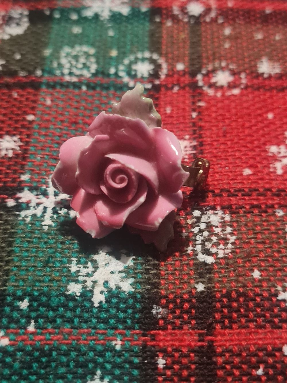 Lot 124: Flower broach