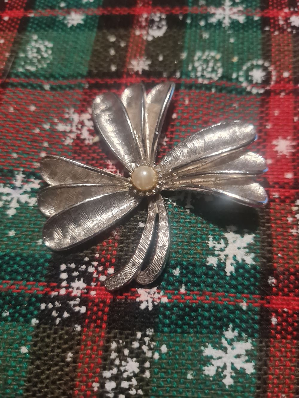 Lot 128: Large flower broach