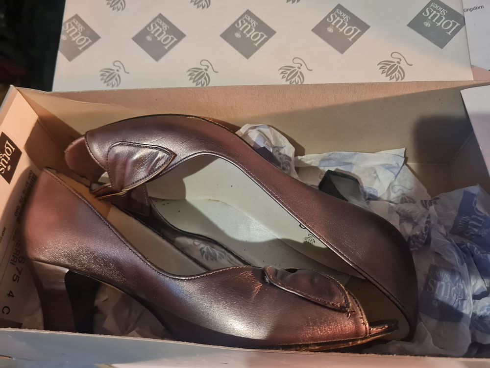 Lot 136: Boxed lotus ladies shoes