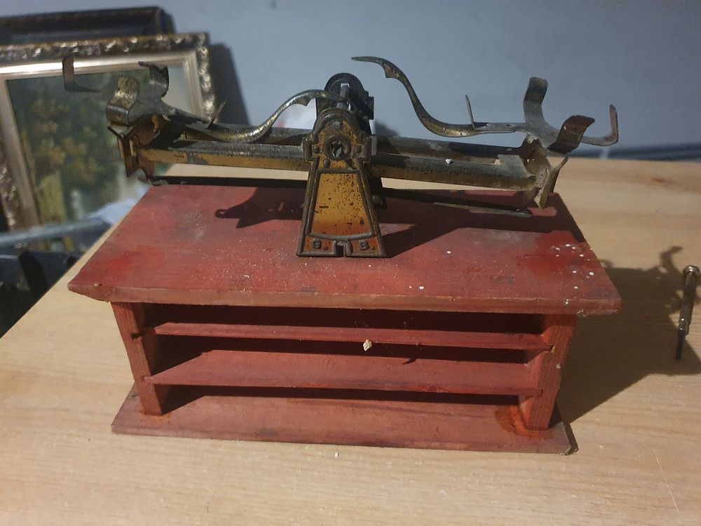 Lot 246: Vintage scales