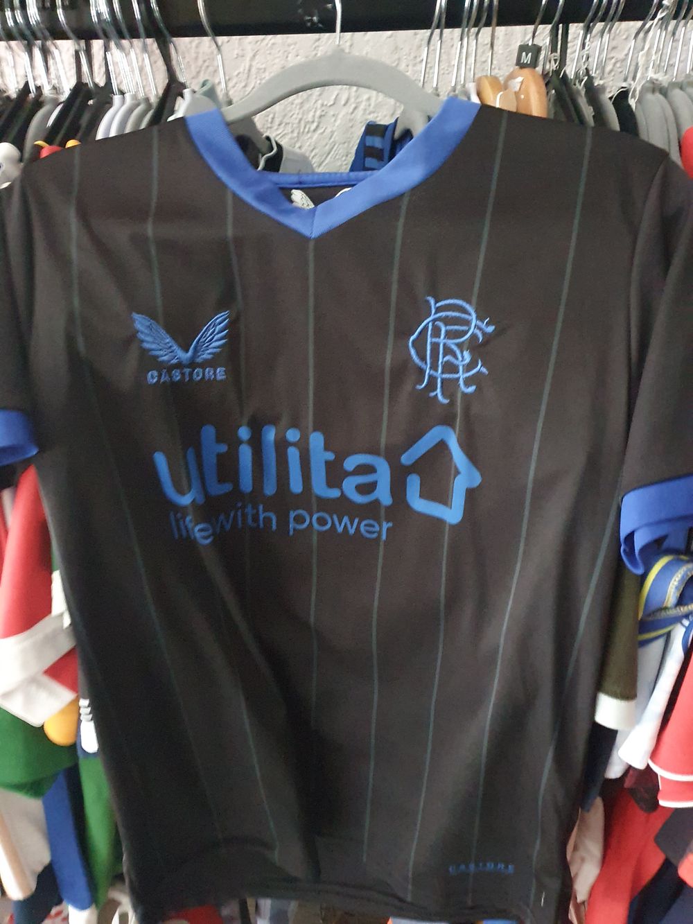 Lot 305: Rangers fc top s