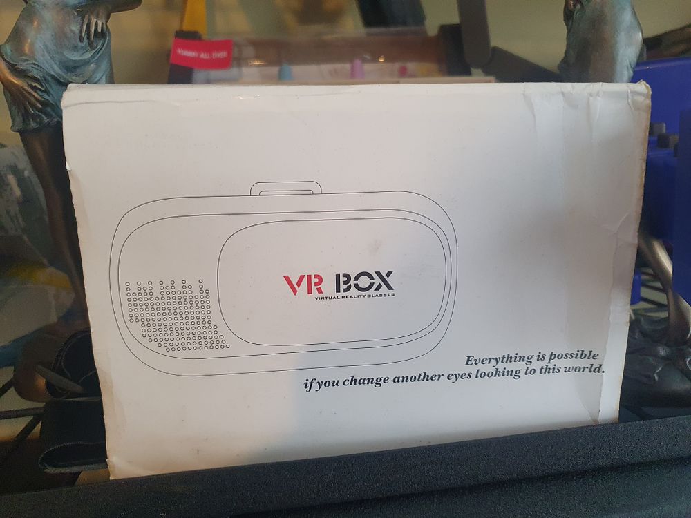 Lot 359: Vr box