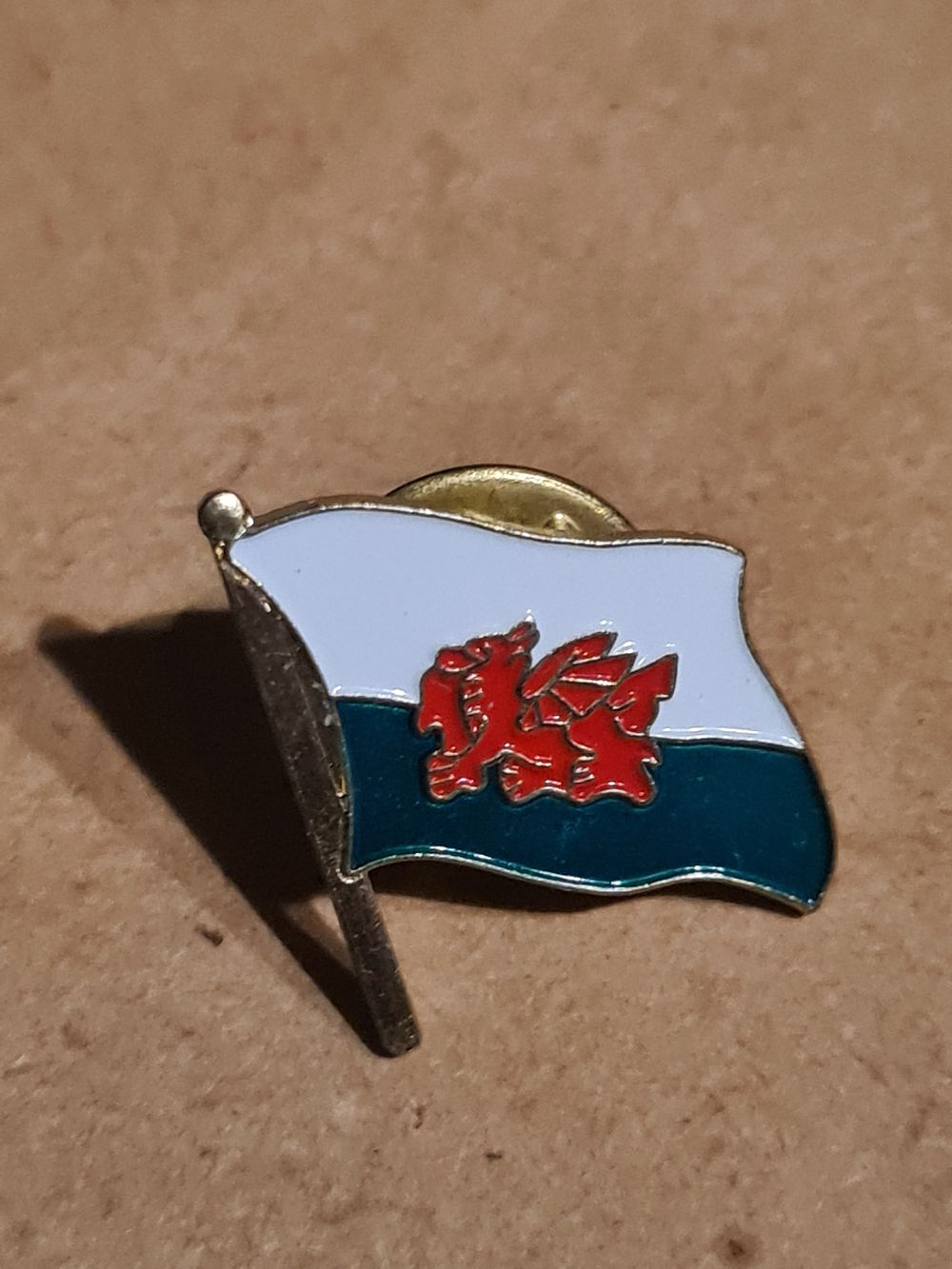Lot 392: Wales pin badge
