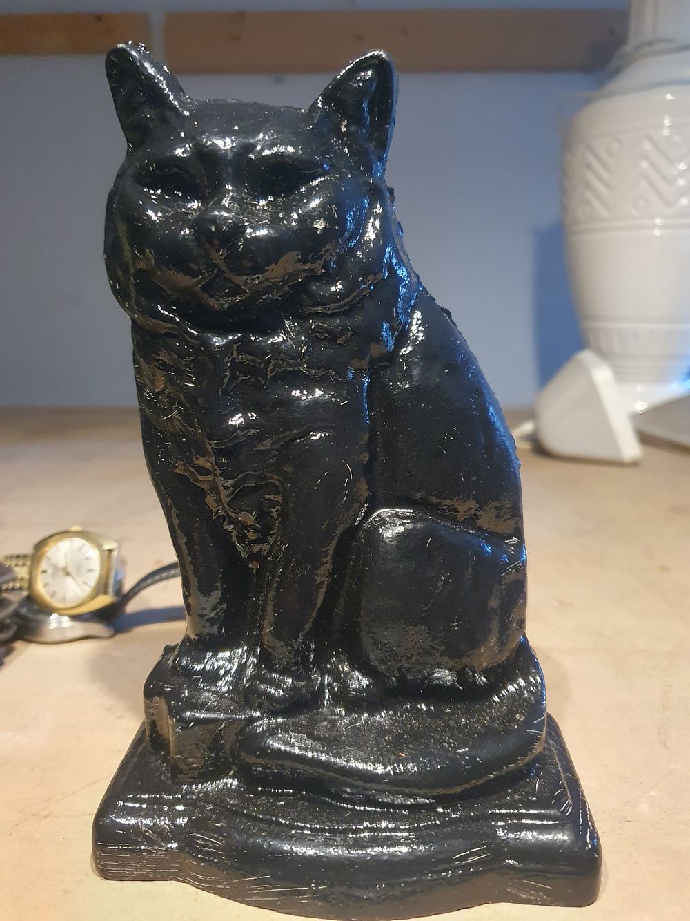 Lot 401: Cast iron cat door stop