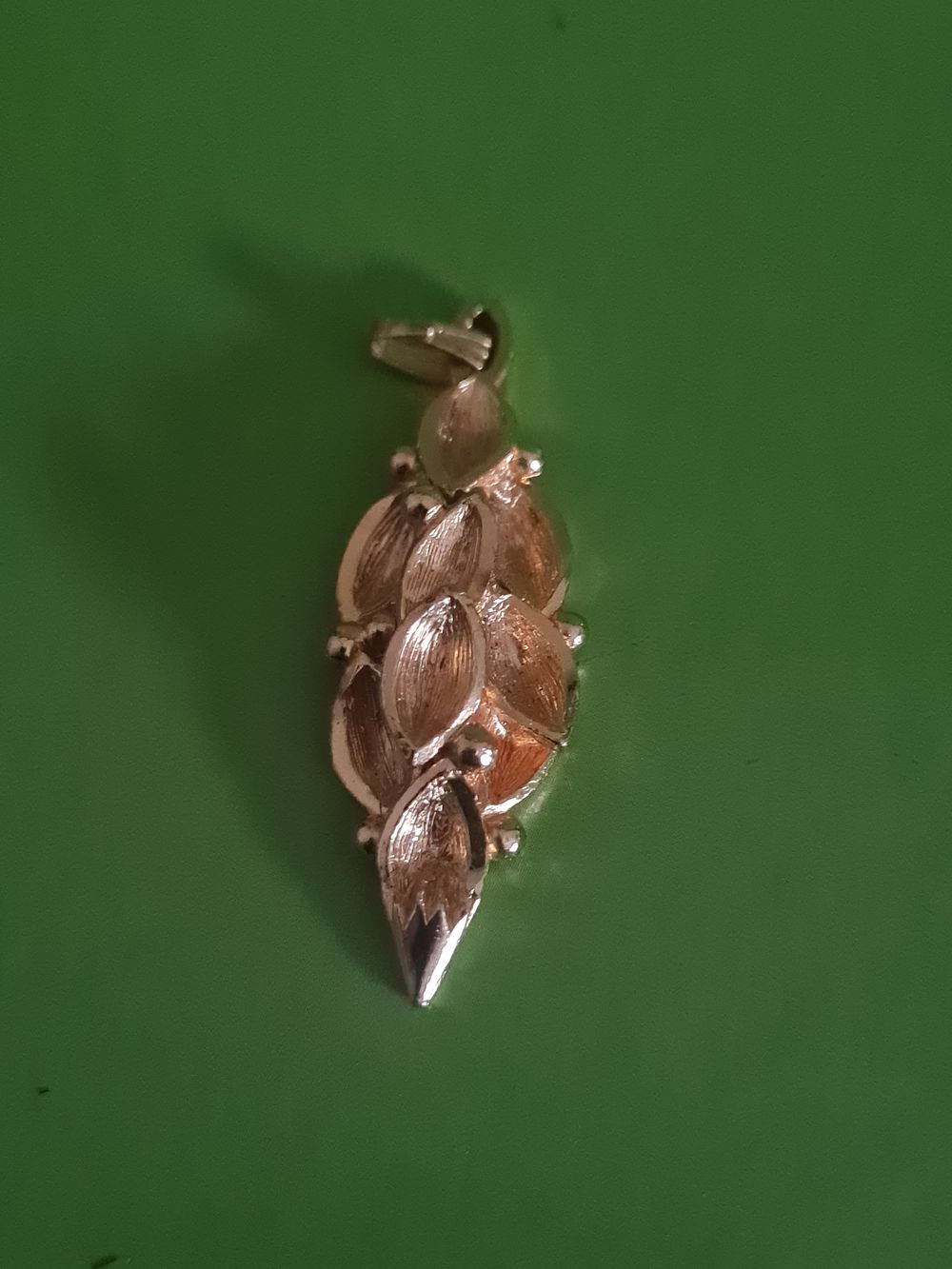 Lot 166: Vintage pendent