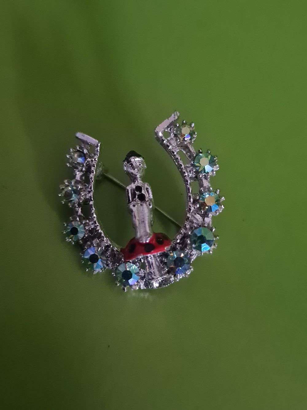 Lot 178: Vintage broach